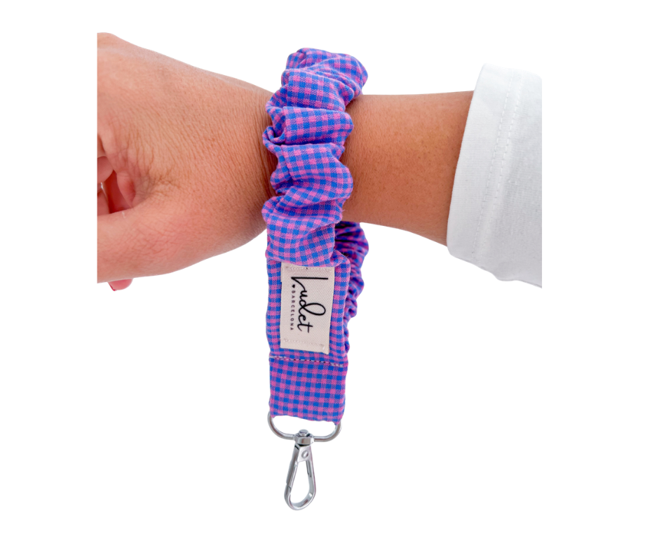 Llavero mano scrunchie